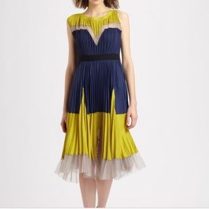 Pleated Colorblock Sleeveless Midi Dress in Yellow and Navy